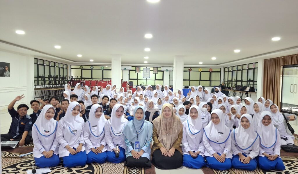 Penyuluhan “Stop HIV, Say No to Free Sex” oleh Mahasiswa DIII Kebidanan