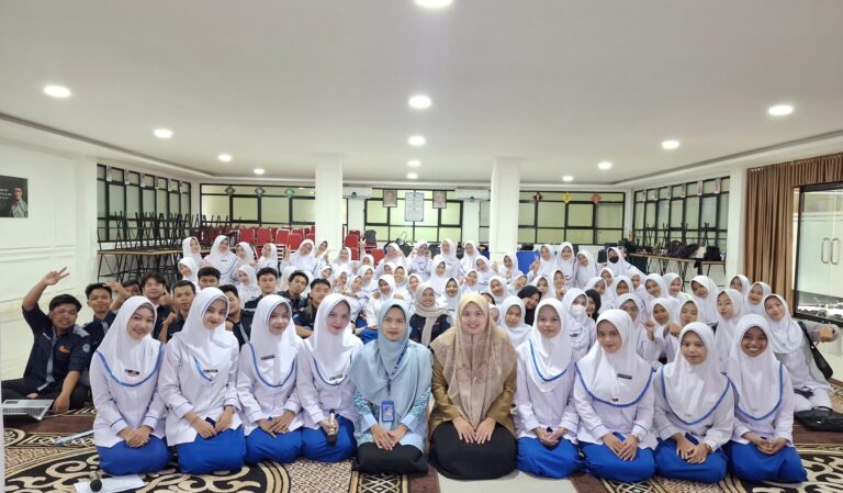 Penyuluhan “Stop HIV, Say No to Free Sex” oleh Mahasiswa DIII Kebidanan