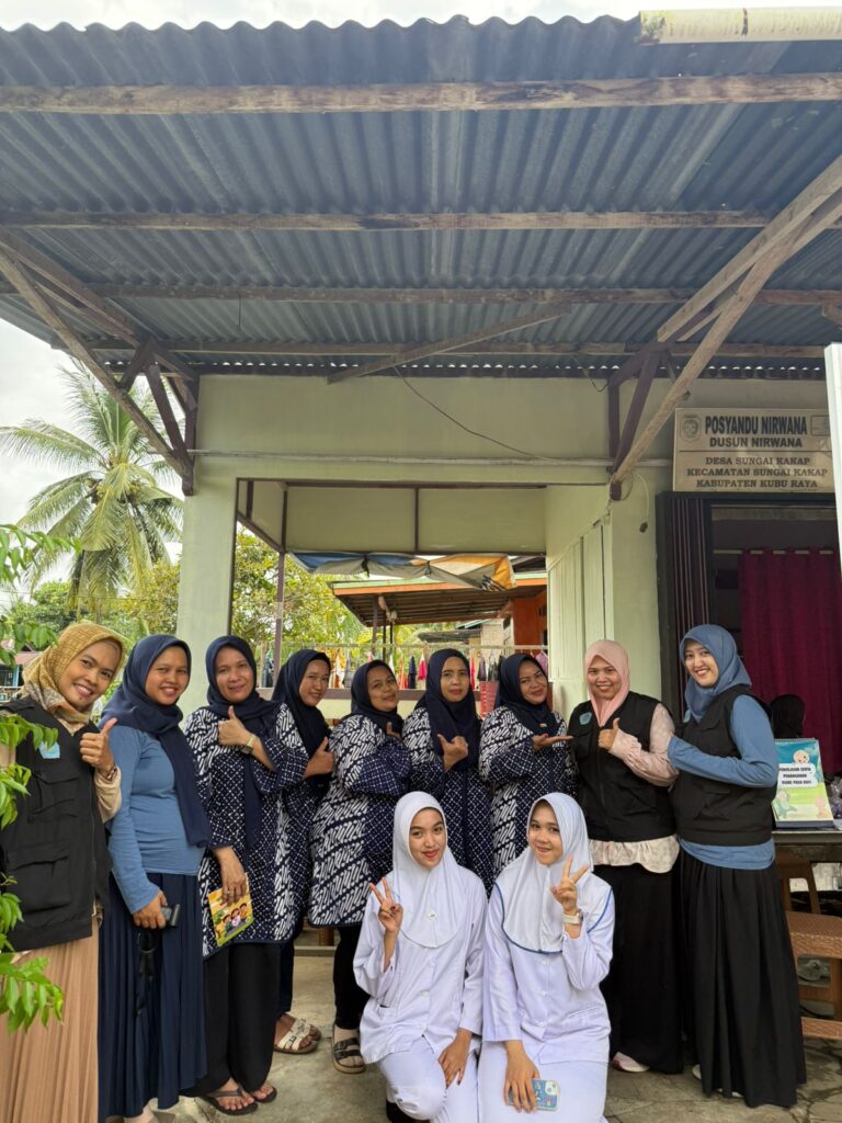 Dosen dan Mahasiswa Kebidanan Politeknik Aisyiyah Pontianak Laksanakan Pengabdian Masyarakat di Posyandu Nirwana